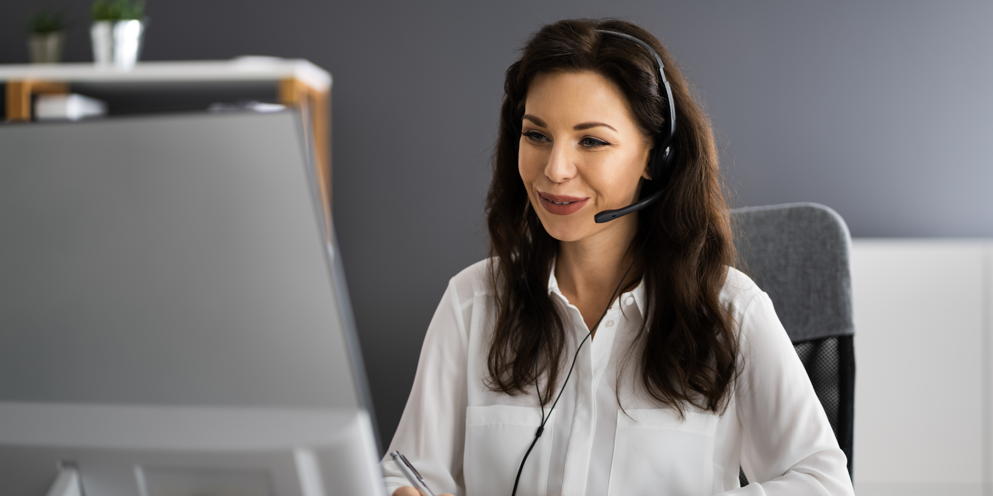 Traditional Phone Answering Service vs. Virtual Receptionist for Lawyers